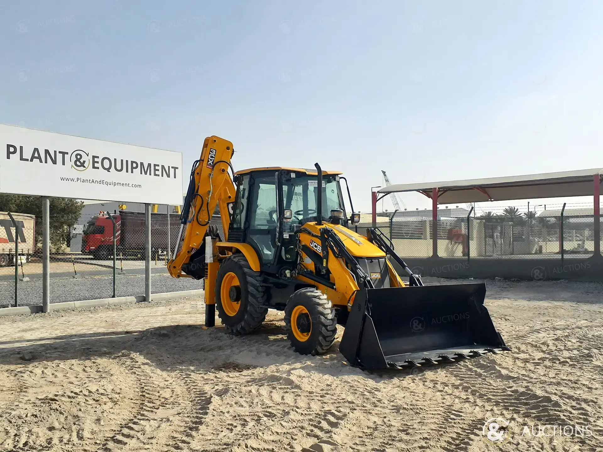 صورة ل 2025 جيه سي بي 3CX PRO (للتصدير فقط)