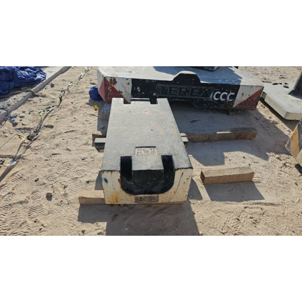 2017 GROVE GMK4100L-1-45552296