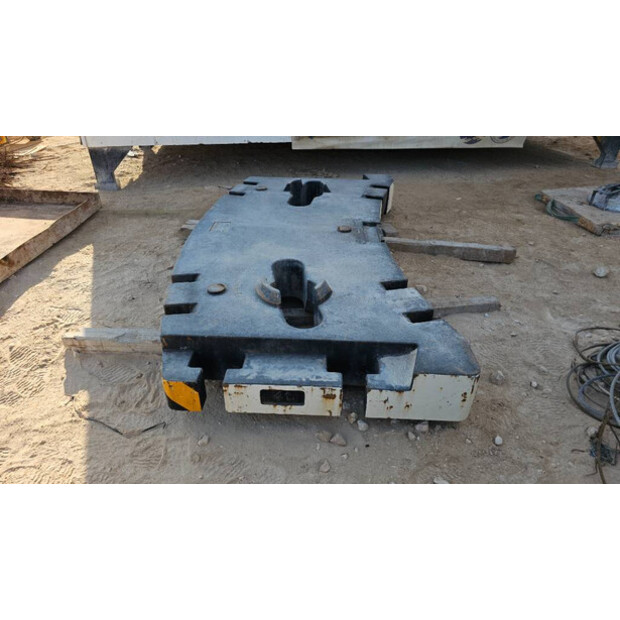 2017 GROVE GMK4100L-1-45552332