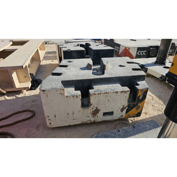 2017 GROVE GMK4100L-1-45552334