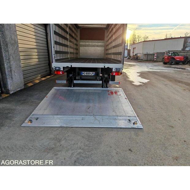 2025 Renault D16-45568942