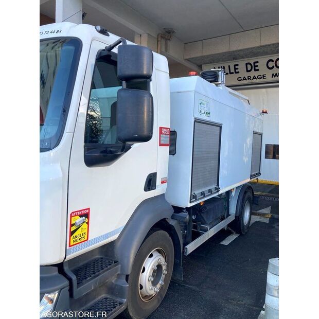 2022 Renault D-45569081