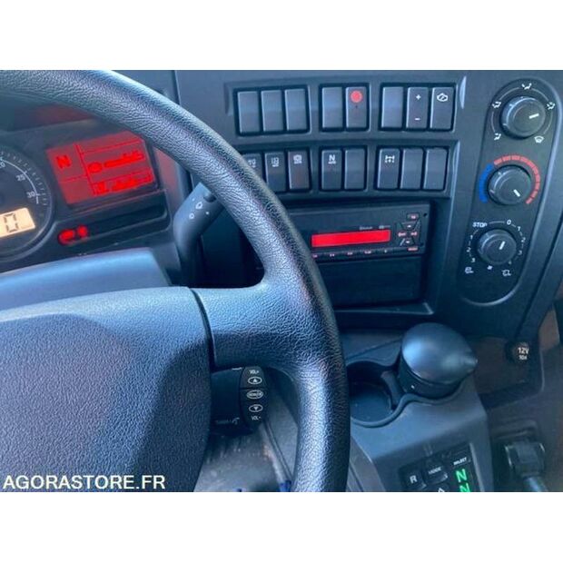 2022 Renault D-45569091