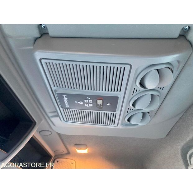 2022 Renault D-45569094