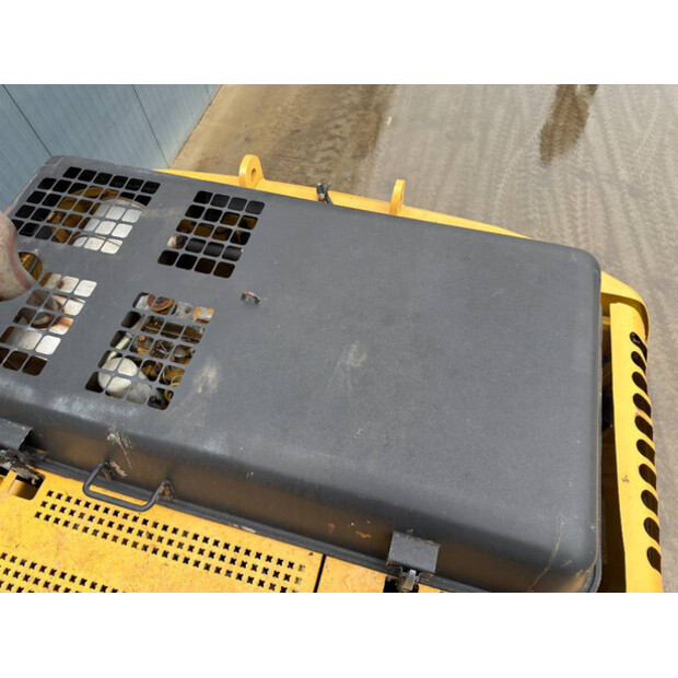 2004 كاتربيلر 318CL-45571352