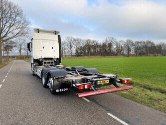 2018-mercedes-benz-actros-2542-1424950-45575497