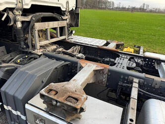 2018-mercedes-benz-actros-2542-1424950-45575501