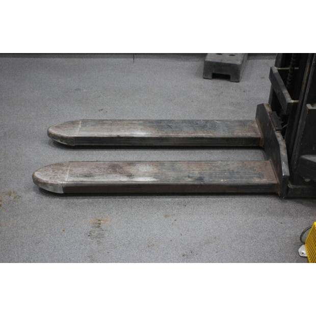 2004 BT S12-45575827