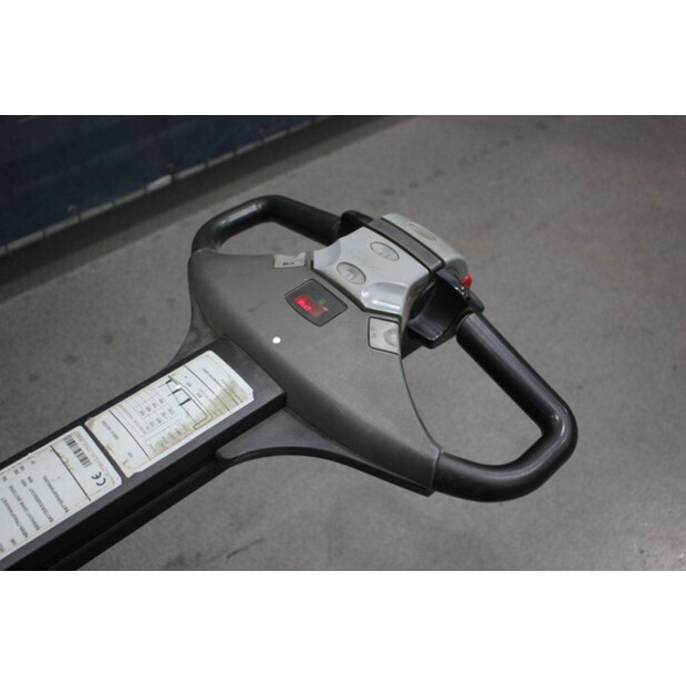 2004 BT S12-45575832