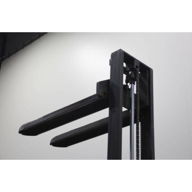 2004 BT S12-45575839