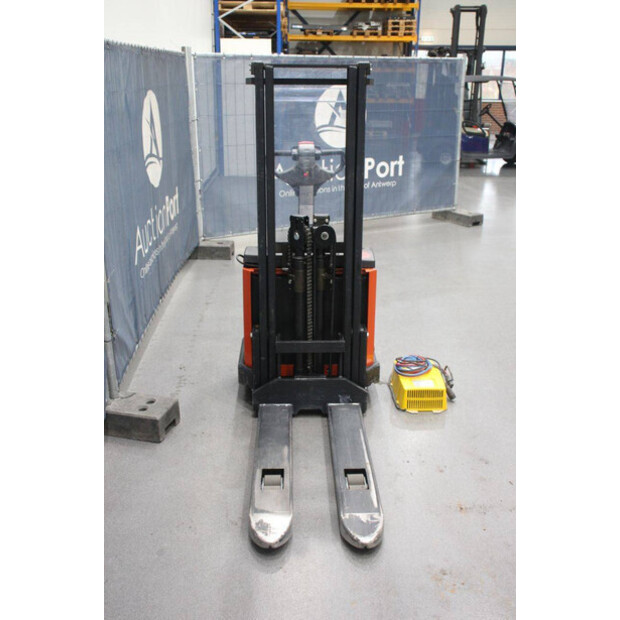 2004 BT S12-45575898