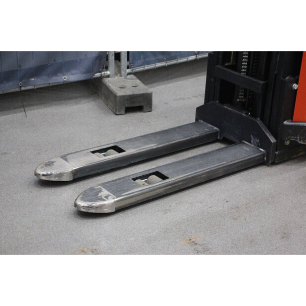 2004 BT S12-45575900