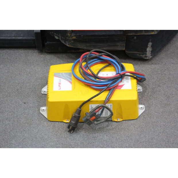 2004 BT S12-45575904