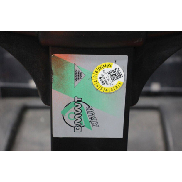 2004 BT S12-45575905