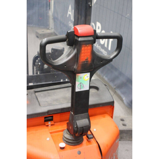 2004 BT S12-45575906