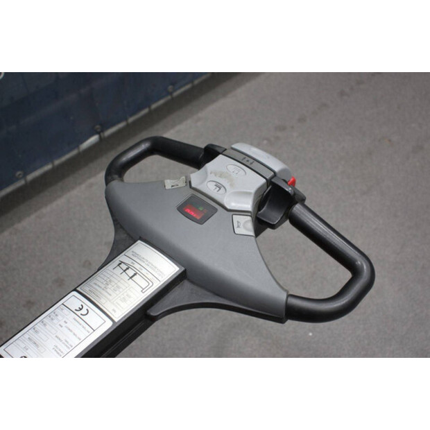 2004 BT S12-45575907