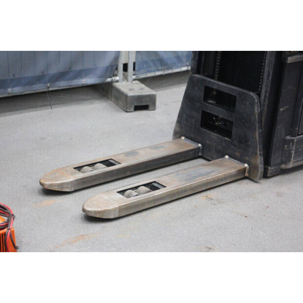 2004 BT SPE 160-45575974