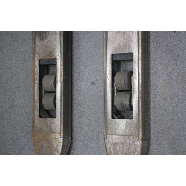 2004 BT SPE 160-45575977