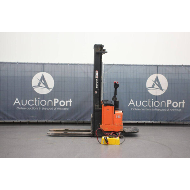 2000 Toyota SLL16-45576139