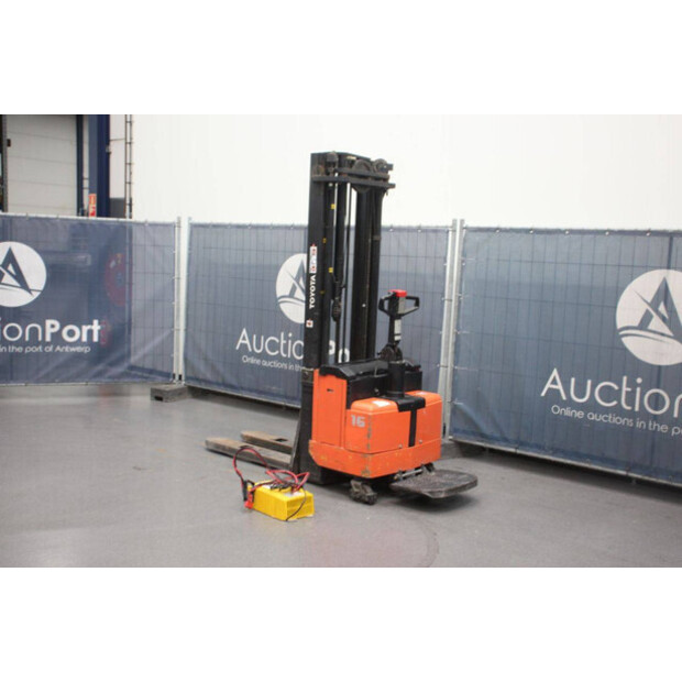 2000 Toyota SLL16-45576140