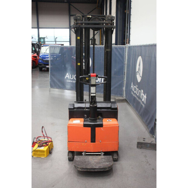 2000 Toyota SLL16-45576141