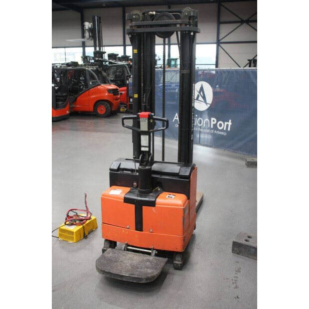 2000 Toyota SLL16-45576142