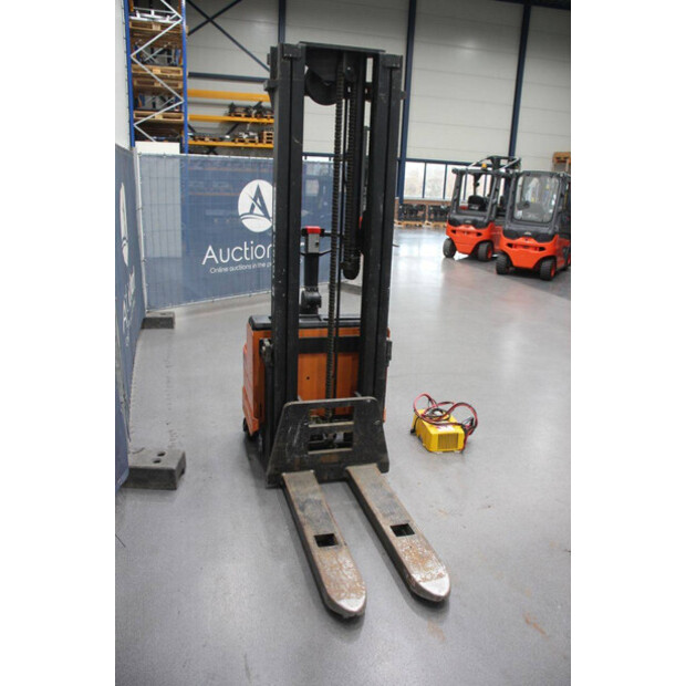 2000 Toyota SLL16-45576143