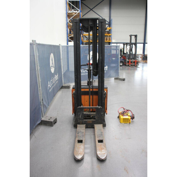 2000 Toyota SLL16-45576144