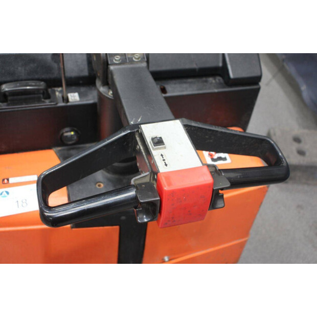 2000 Toyota SLL16-45576151