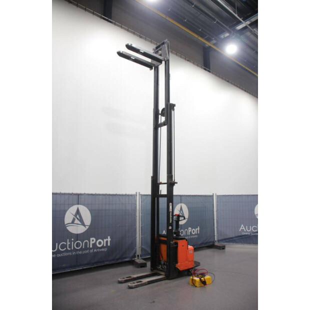 2000 Toyota SLL16-45576155