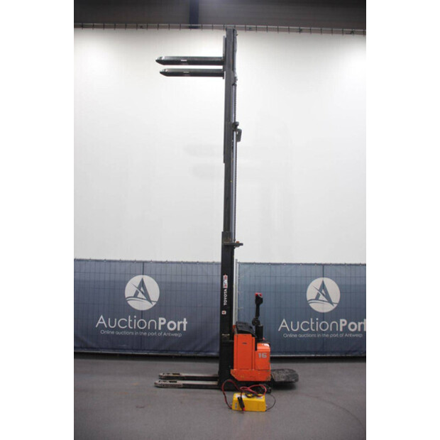 2000 Toyota SLL16-45576156