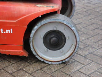 2012-jlg-toucan-8e-1424985-45576662