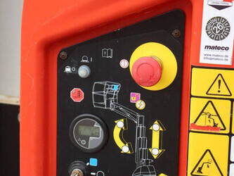 2012-jlg-toucan-8e-1424985-45576684