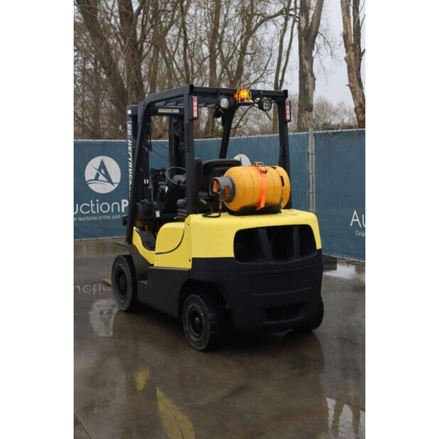 2017 Hyster H2.5XT-45577179