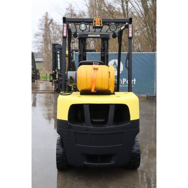 2017 Hyster H2.5XT-45577180