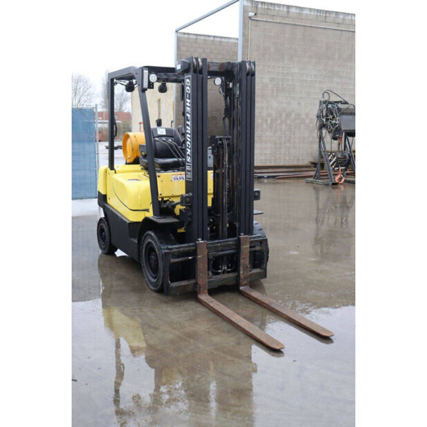 2017 Hyster H2.5XT-45577183