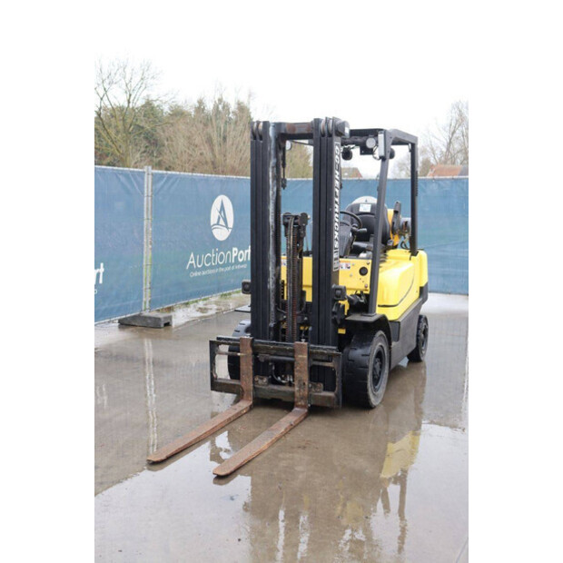 2017 Hyster H2.5XT-45577185