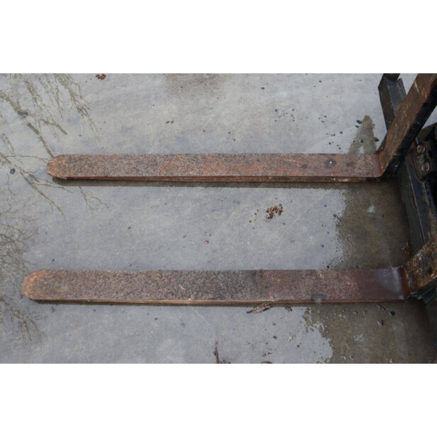 2017 Hyster H2.5XT-45577187