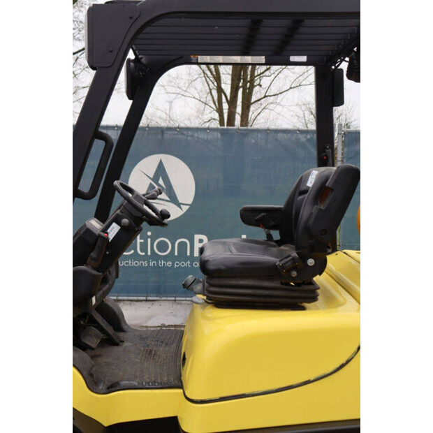 2017 Hyster H2.5XT-45577196