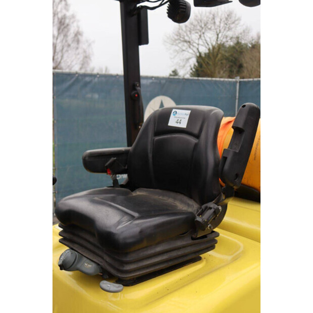 2017 Hyster H2.5XT-45577197