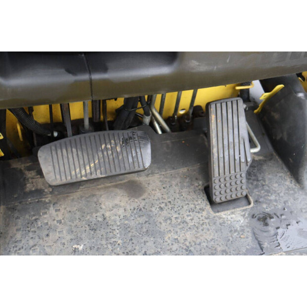 2017 Hyster H2.5XT-45577200