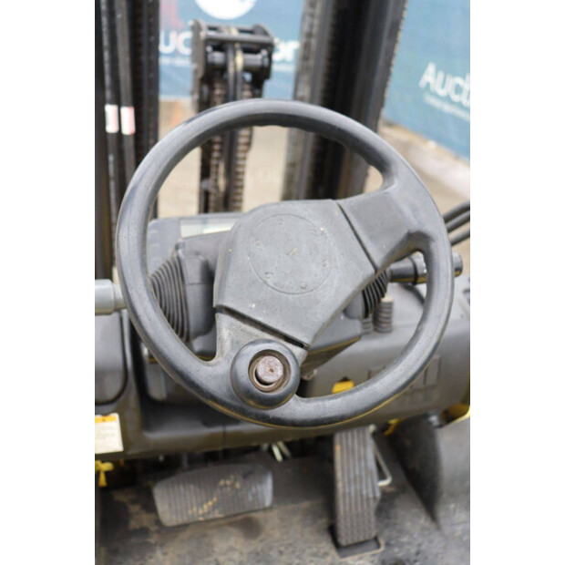 2017 Hyster H2.5XT-45577201