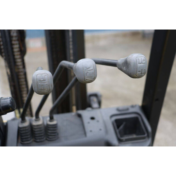 2017 Hyster H2.5XT-45577202