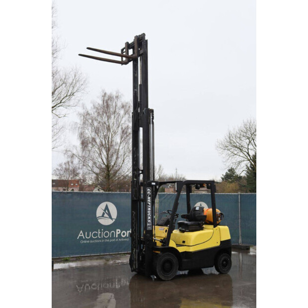 2017 Hyster H2.5XT-45577208