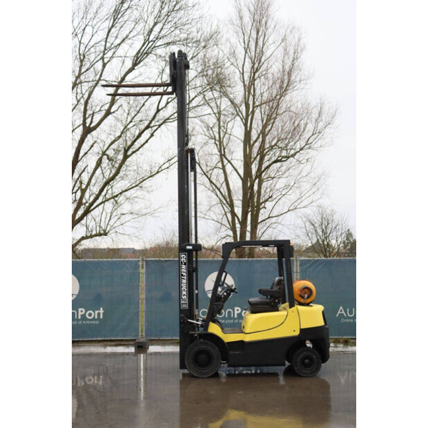 2017 Hyster H2.5XT-45577209