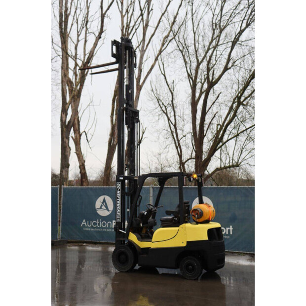 2017 Hyster H2.5XT-45577210