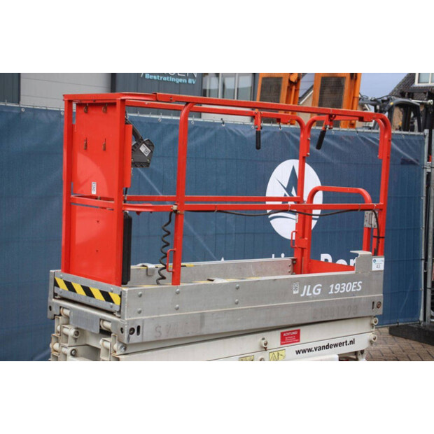 2014 جيه ال جي 1930ES-45577463