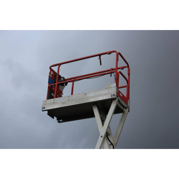 2014 جيه ال جي 1930ES-45577478