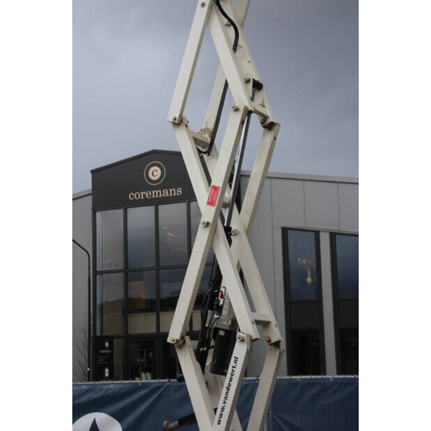 2014 جيه ال جي 1930ES-45577480