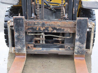 2020-yale-gdp40vx6v2471-45577651